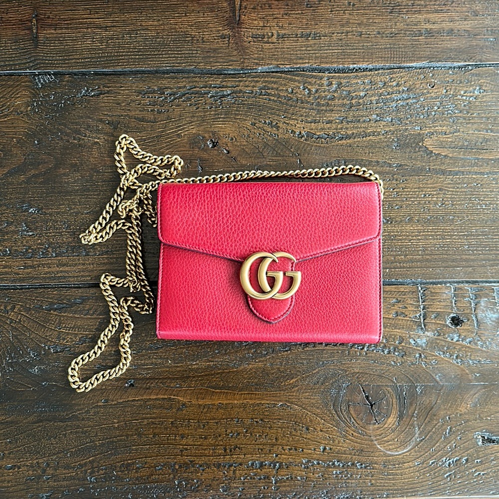 Red Gucci crossbody bag with gold hardware